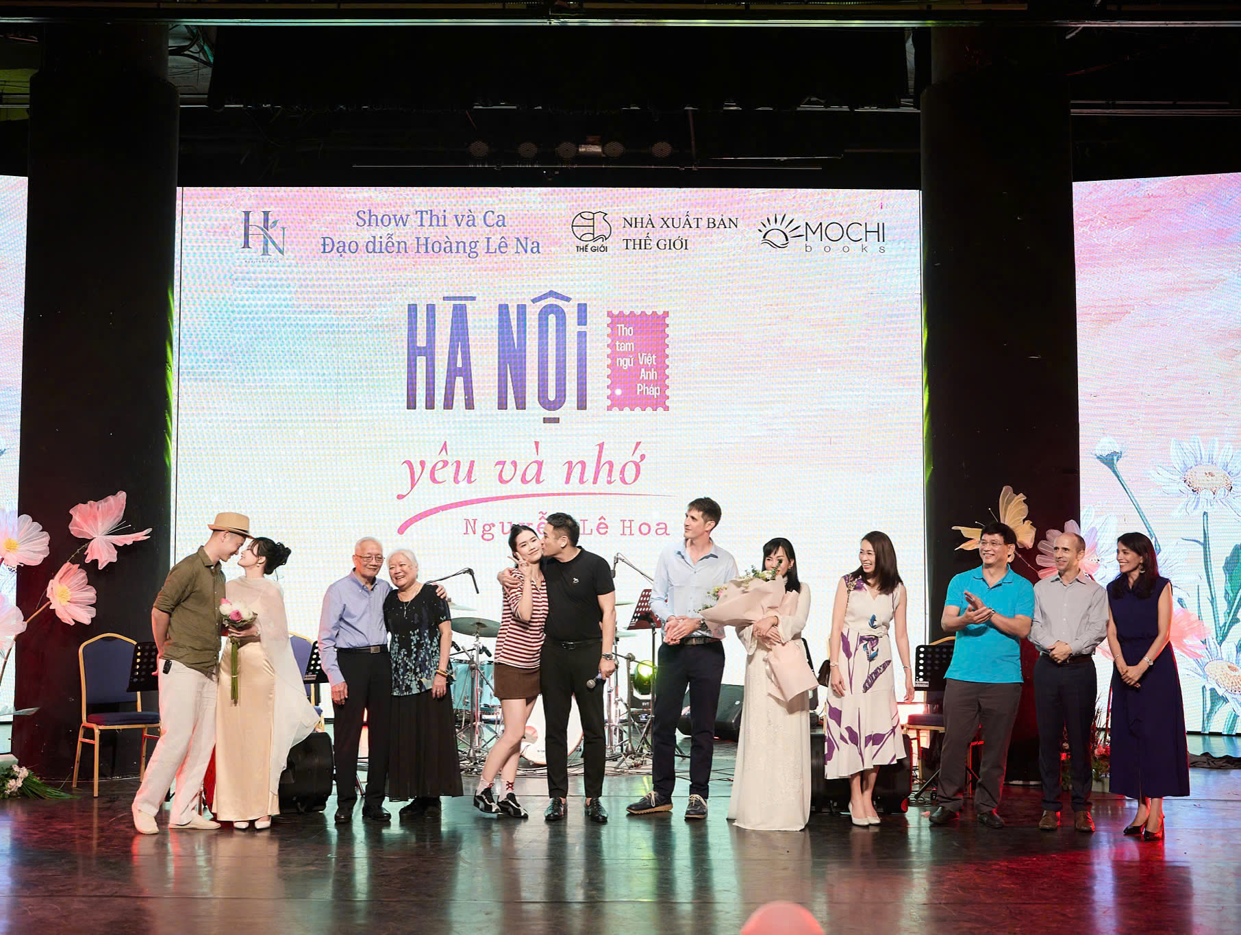 Hoa hậu Ngọc Hân đưa bộ sưu tập lấy cảm hứng từ thơ lên sân khấu “Hà Nội, yêu và nhớ”- Ảnh 6.