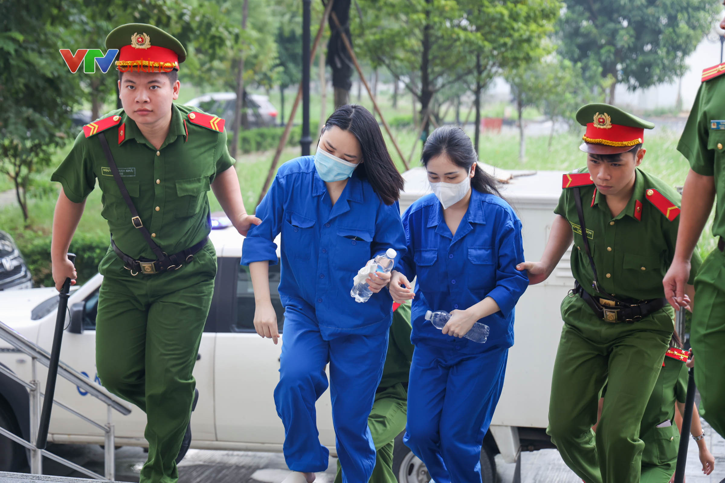 Dẫn giải Mr Pips Phó Đức Nam, Nguyễn Hòa Bình cùng 186 bị cáo đến tòa - Ảnh 4.