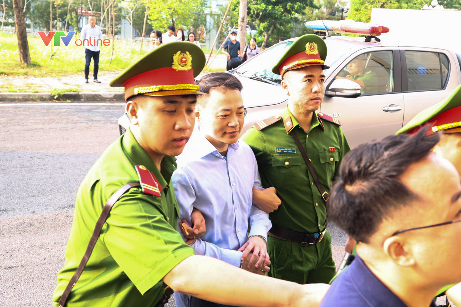 Dẫn giải Mr Pips Phó Đức Nam, Nguyễn Hòa Bình cùng 186 bị cáo đến tòa - Ảnh 1.