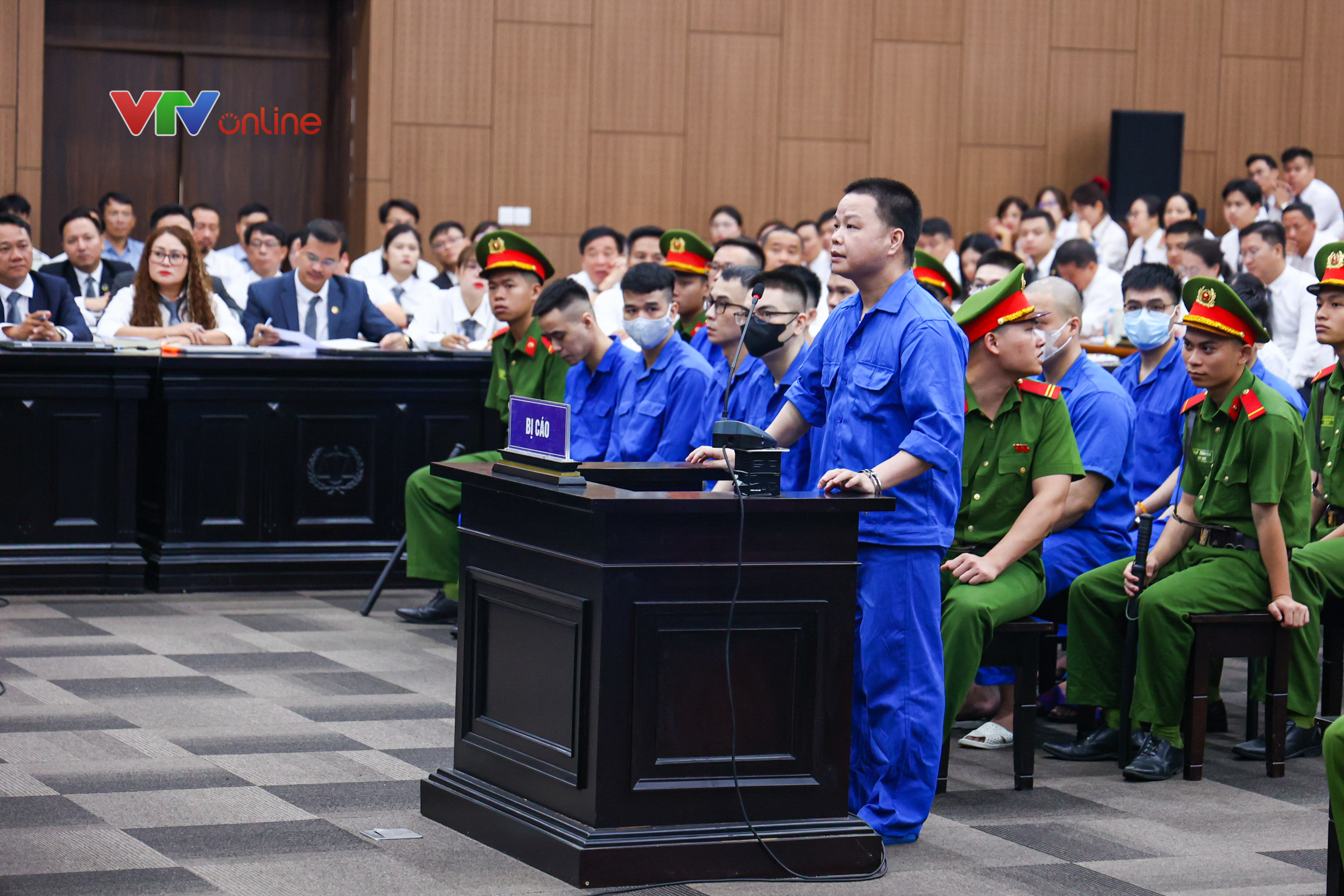 Vụ Mr Pips: Bị hại tố "Mr Hunter" Lê Khắc Ngọ từng cho khoảng 20 người đến nhà đe dọa, hành hung - Ảnh 2.