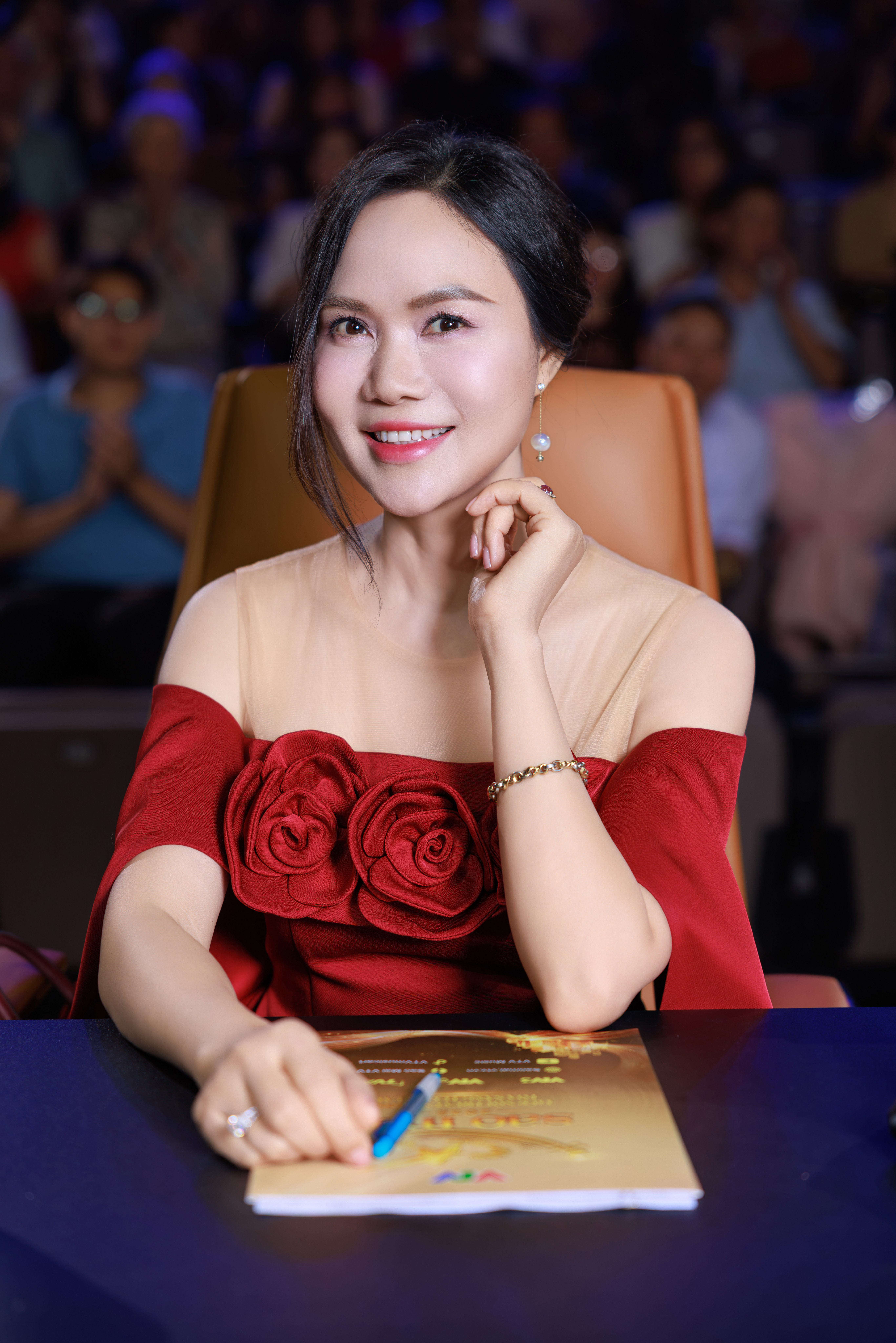 NSND Mai Hoa: “Mỗi nghệ sĩ đều có một tâm hồn hát, một cách thể hiện khác nhau” - Ảnh 3.
