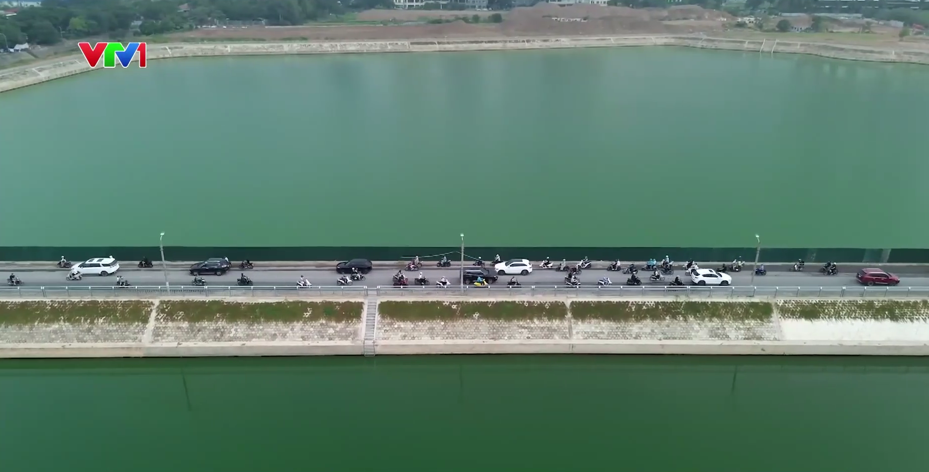 Hà Nội: Hồ điều hòa Đồng Bông 2 cơ bản hoàn thành nhưng vẫn vắng bóng cây xanh- Ảnh 1.