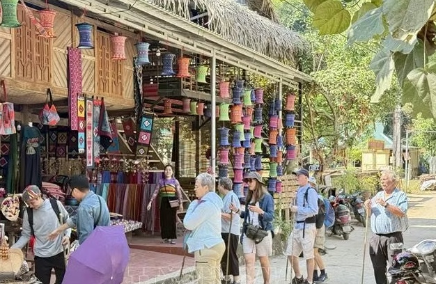 Đồng b&agrave;o v&ugrave;ng cao khai th&aacute;c gi&aacute; trị văn h&oacute;a độc đ&aacute;o để x&oacute;a ngh&egrave;o  - Ảnh 2.