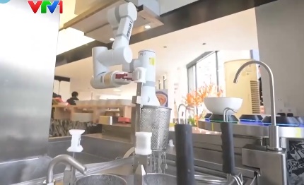 Robot đầu bếp phổ biến ở Trung Quốc - Ảnh 1.