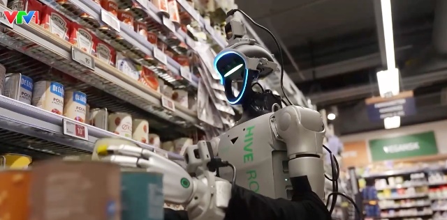 Robot h&igrave;nh người l&agrave;m nh&acirc;n vi&ecirc;n si&ecirc;u thị - Ảnh 1.