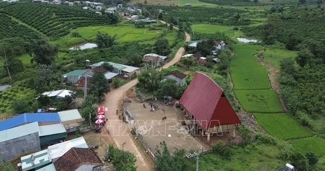 Đồng lòng giữ mái Nhà rông - Ảnh 1.