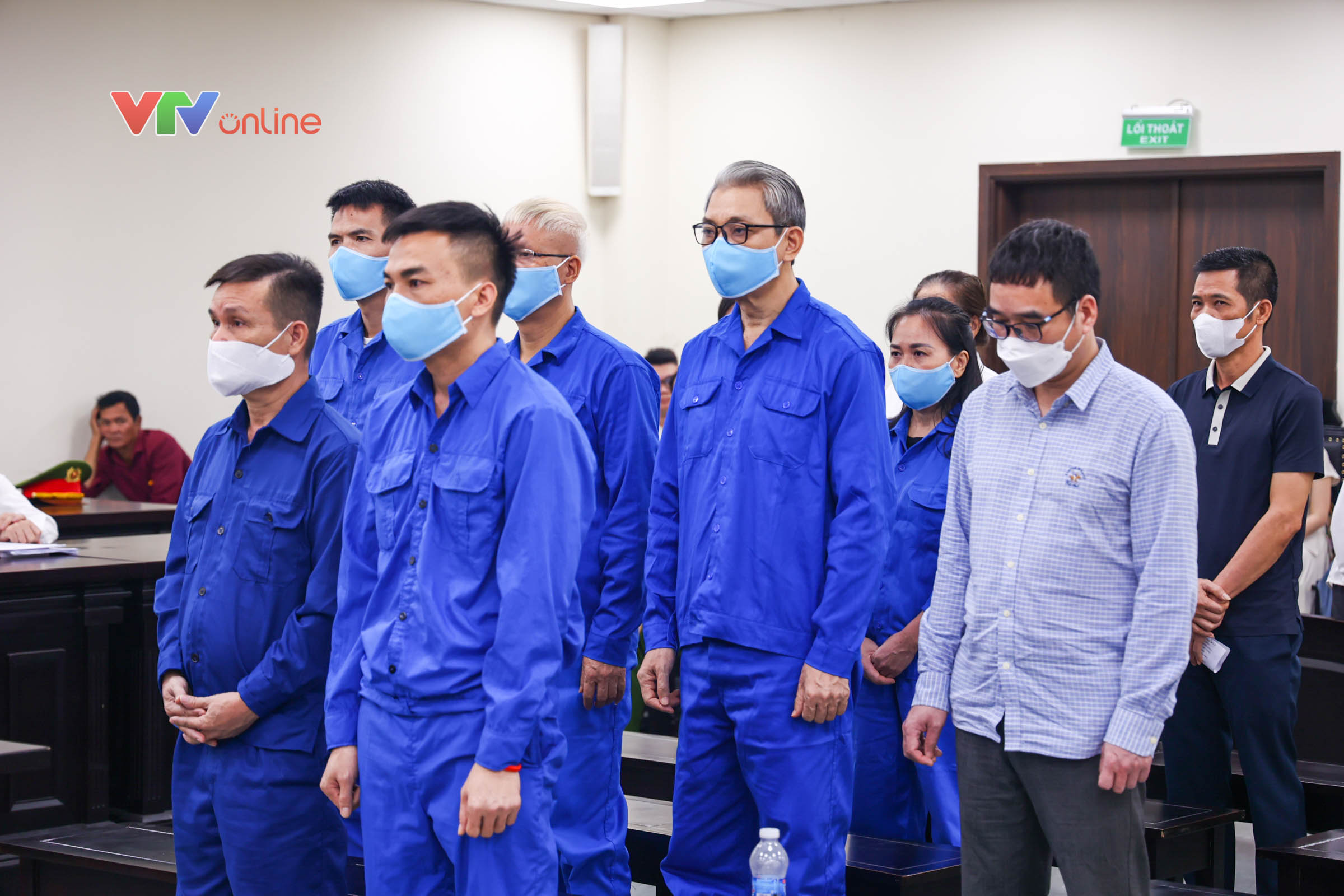 Cựu Phó Chủ tịch UBND tỉnh Thanh Hóa Lê Đức Giang cùng 10 đồng phạm hầu toà - Ảnh 2.