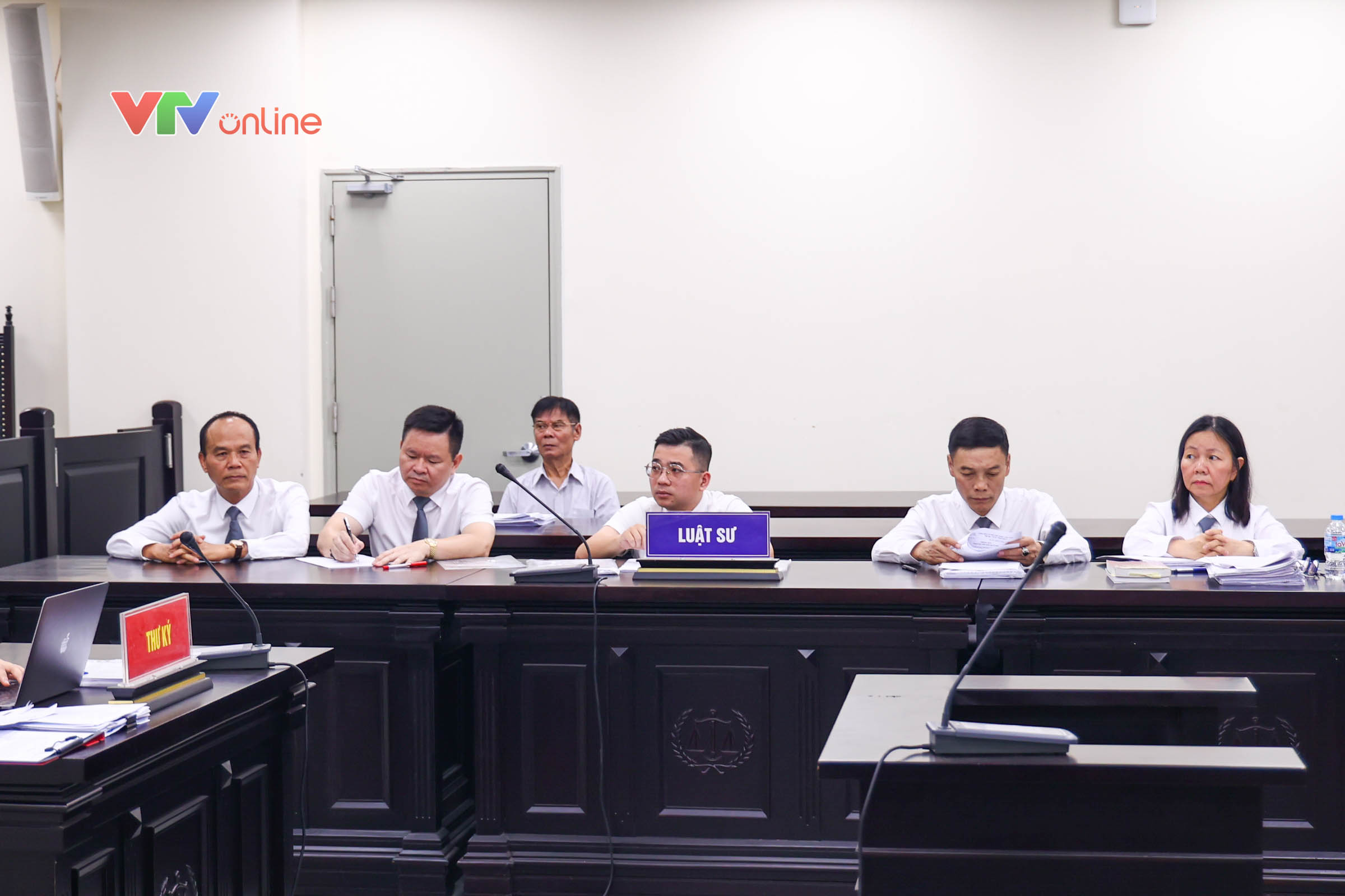 Cựu Phó Chủ tịch UBND tỉnh Thanh Hóa Lê Đức Giang cùng 10 đồng phạm hầu toà - Ảnh 5.