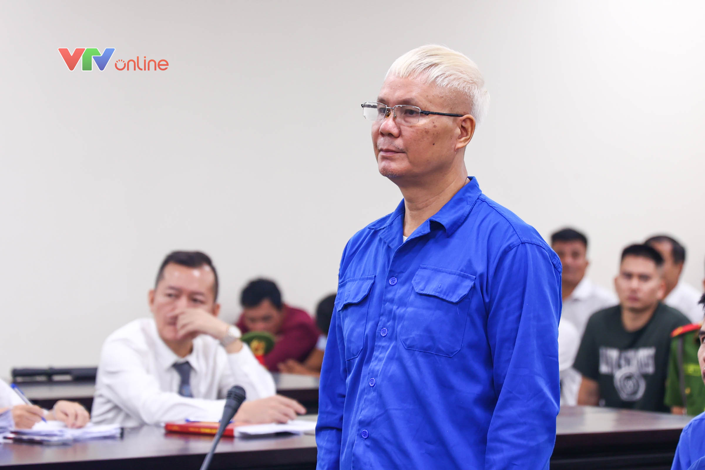 Cựu Phó Chủ tịch UBND tỉnh Thanh Hóa Lê Đức Giang cùng 10 đồng phạm hầu toà - Ảnh 3.