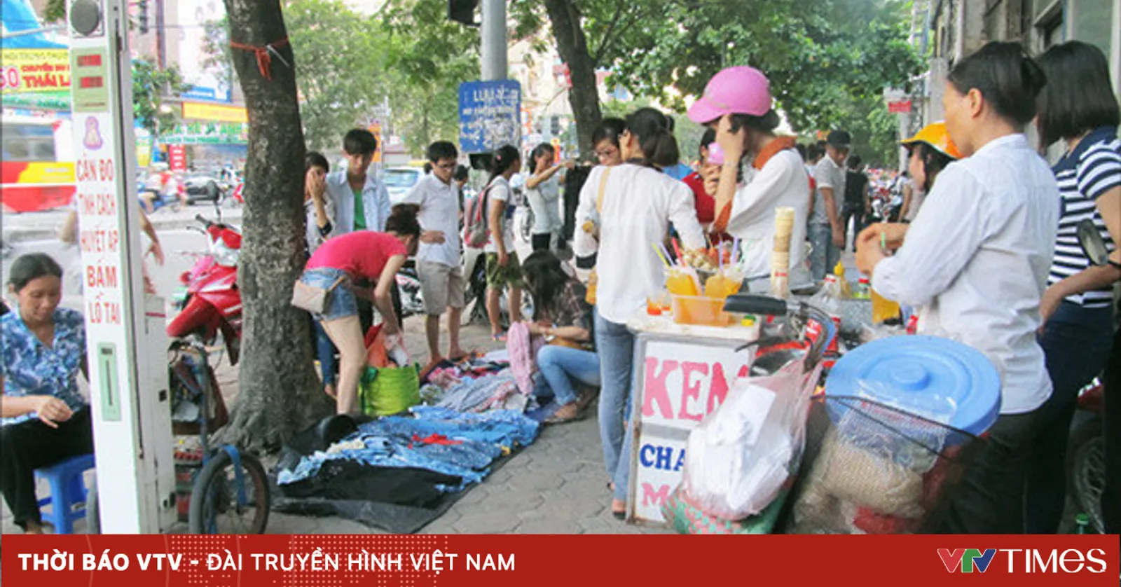 Hàng rong tái chiếm tại các quận trung tâm TP.HCM