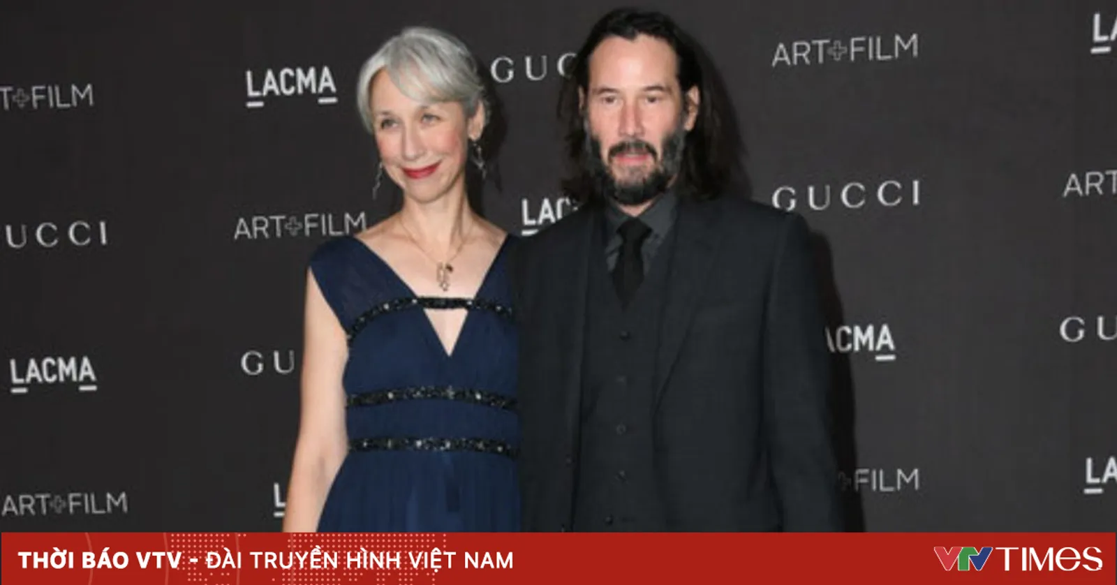 Keanu Reeves lần đầu công khai bạn gái