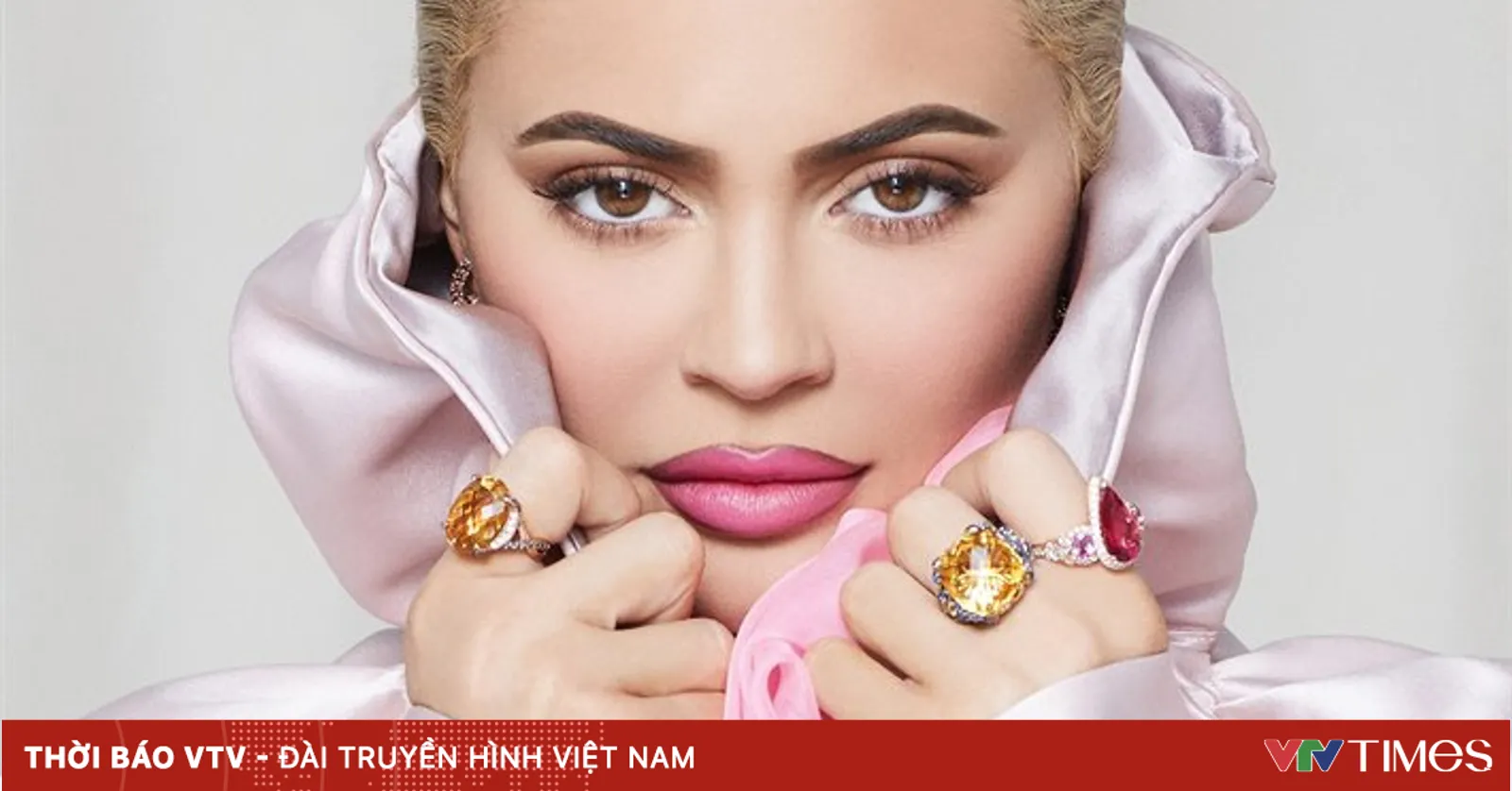 kylie-jenner-v-n-l-n-ho-ng-instagram
