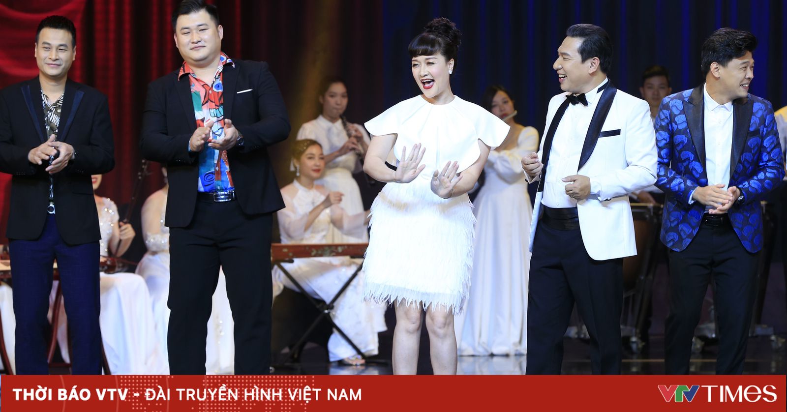 "Waiting for you" Mono phiên bản Gala cười 2023