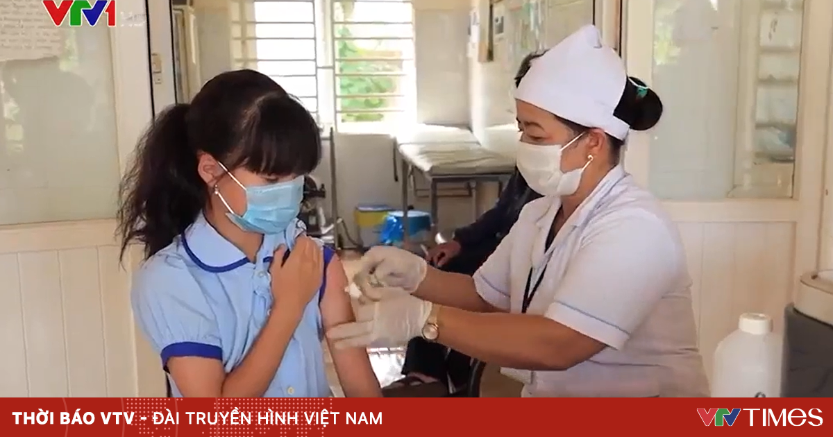 Đẩy nhanh tiêm vaccine phòng COVID-19 và phòng, chống sốt xuất huyết