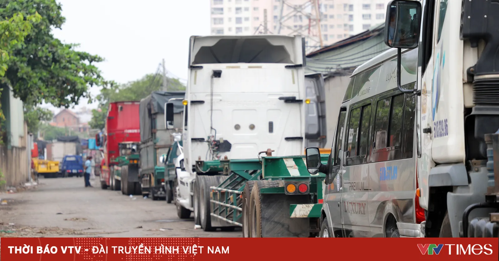 Ùn tắc tại các trạm đăng kiểm TP Hồ Chí Minh vẫn tiếp diễn