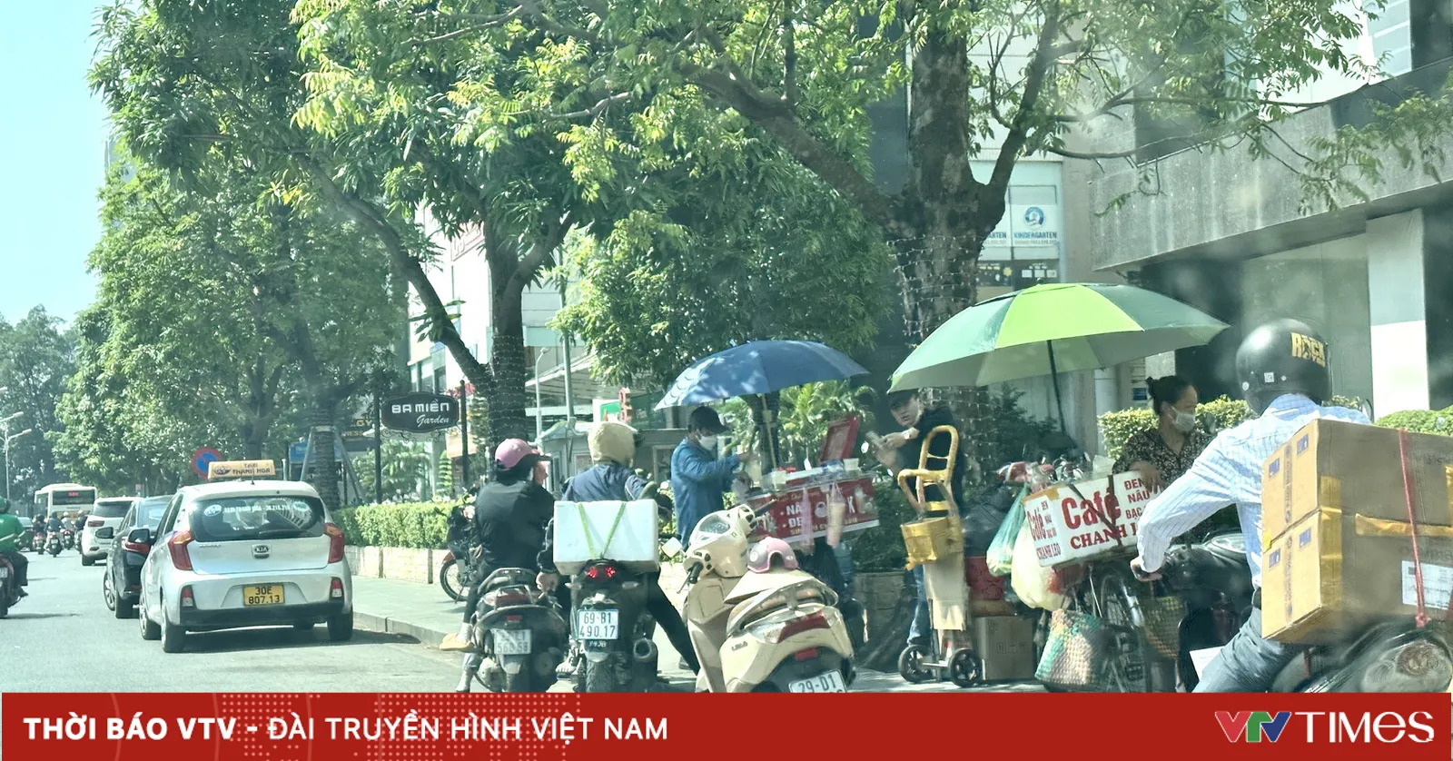 Hà Nội nắng như đổ lửa, nóng bỏng rát