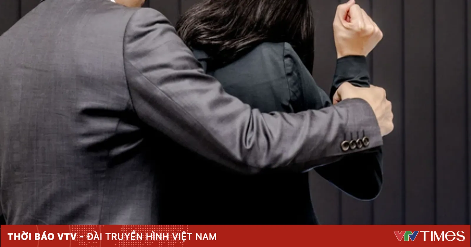 Quấy rối tình dục nơi làm việc - Không thể biện minh là "quan tâm quý mến"!