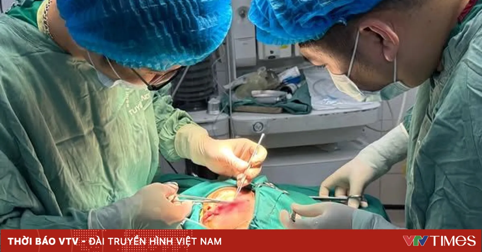 Bé trai ở Tuyên Quang bị chó cắn rách mặt, nhập viện khẩn cấp