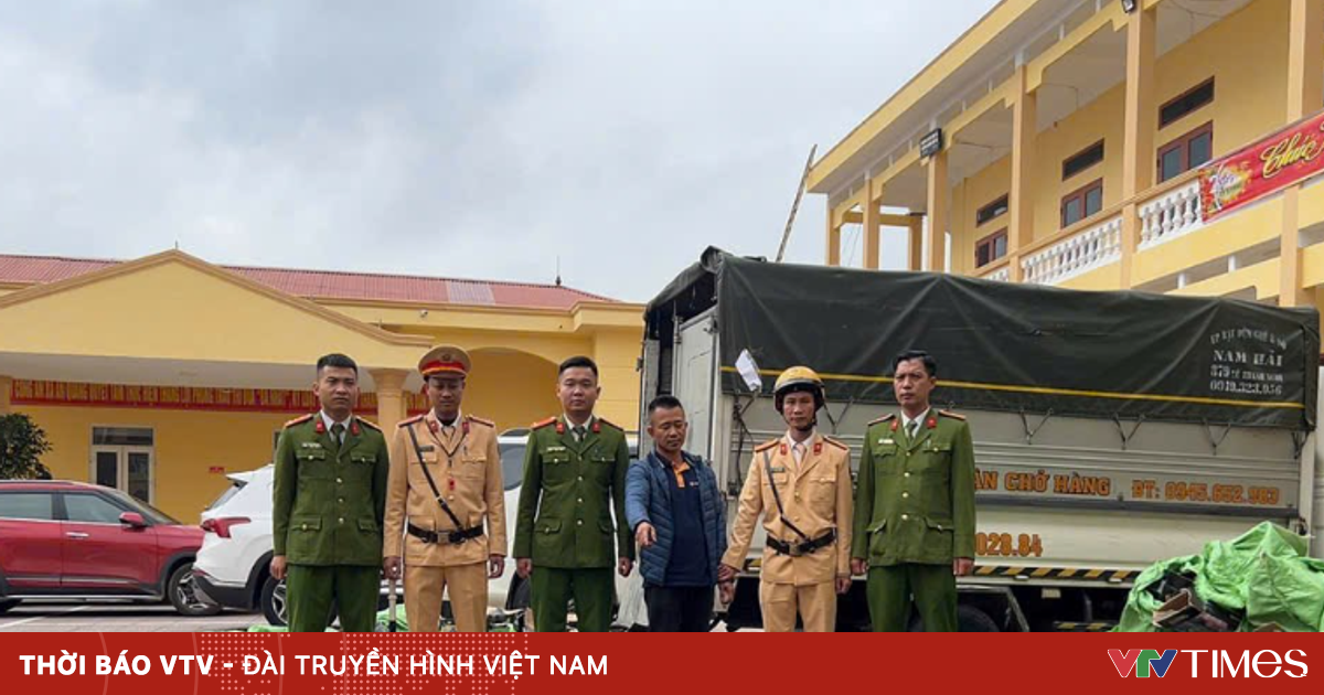 Hải Phòng: Phát hiện số lượng lớn bình khí nghi là bình khí cười trên xe tải