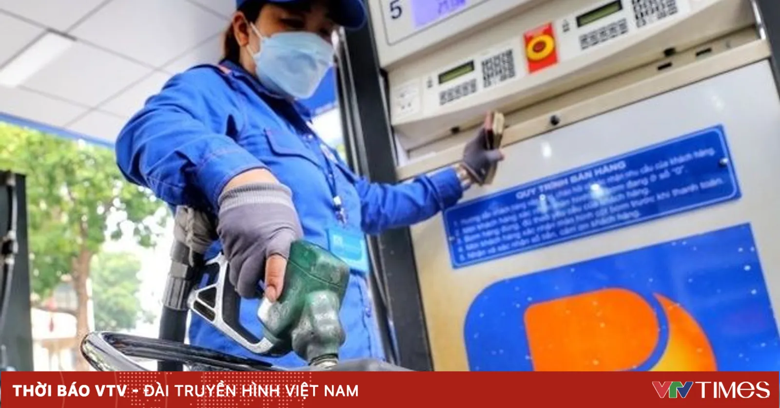 Giá xăng giảm sâu