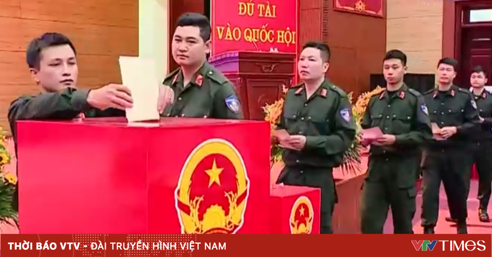 Lực lượng vũ trang thực hiện quyền bầu cử trong nhiệm vụ ứng trực