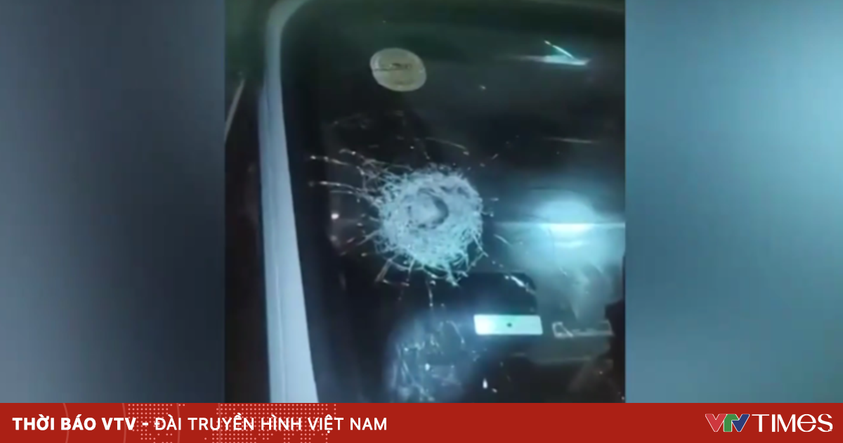 Thiếu niên Quảng Trị ném đá vào xe đang lưu thông: 'Chỉ để vui'