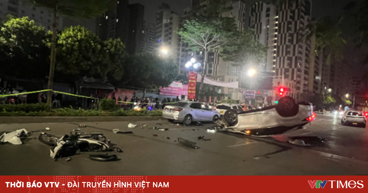 Hà Nội: Tài Xế Lexus Không Chú Ý Quan Sát Gây Tai Nạn Liên Hợp