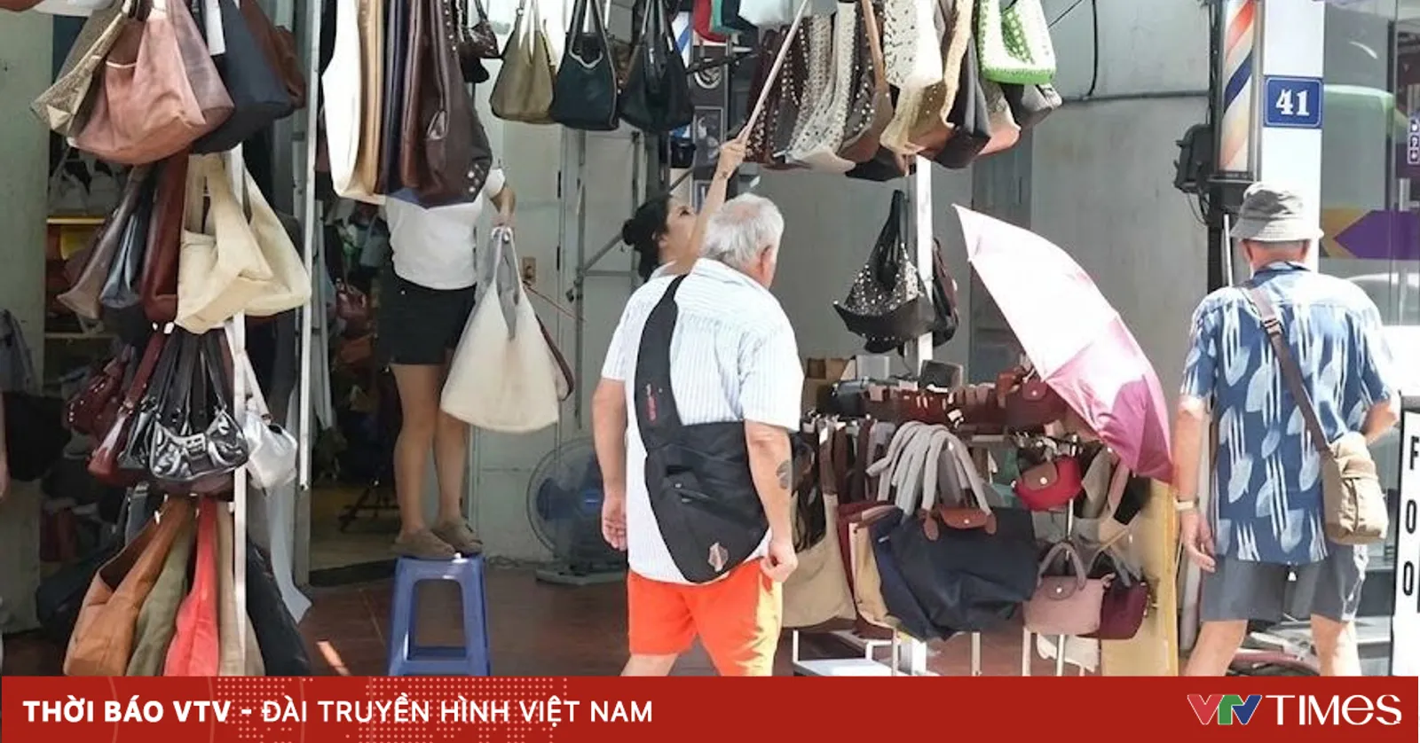 Siết chặt hàng giả trong cao điểm cuối năm