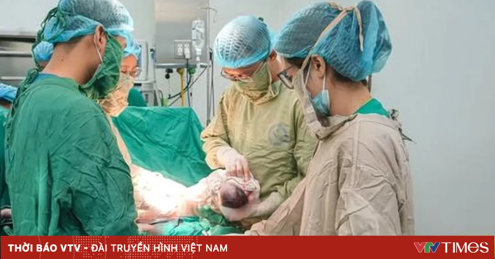 Mổ lấy thai ở tuần 34 cho sản phụ ung thư vú di căn nhiều vị trí