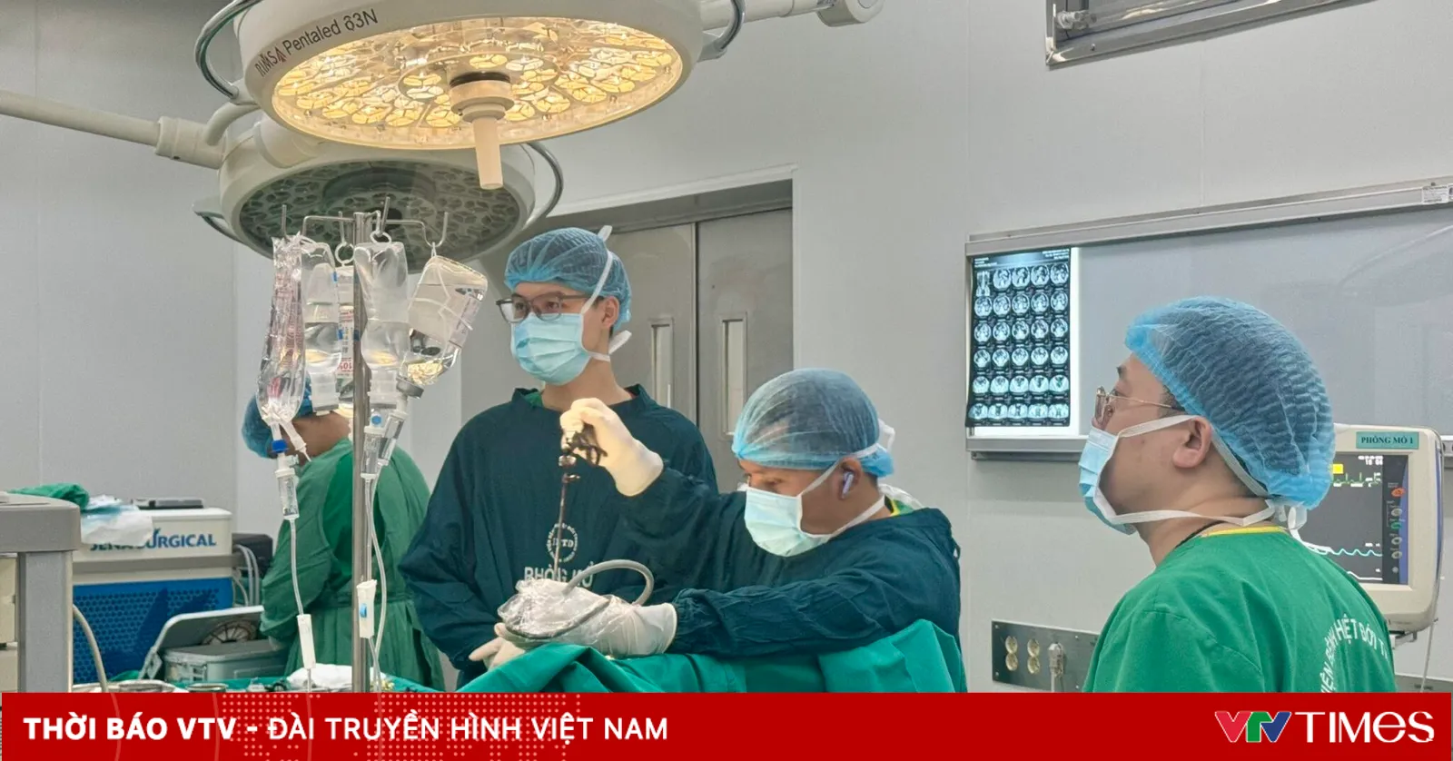 Phát hiện đường rò hiếm gặp từ đại tràng lên phổi