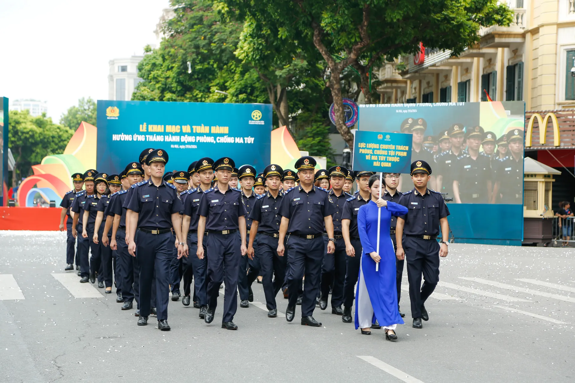 Gần 2000 người tham gia lễ tuần hành hưởng ứng Tháng hành động phòng, chống ma túy - Ảnh 6.