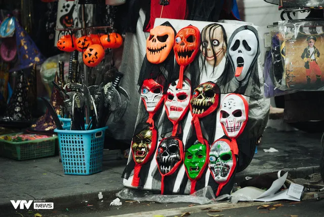 Ma quỷ tràn ngập phố Hàng Mã dịp Halloween - Ảnh 7.