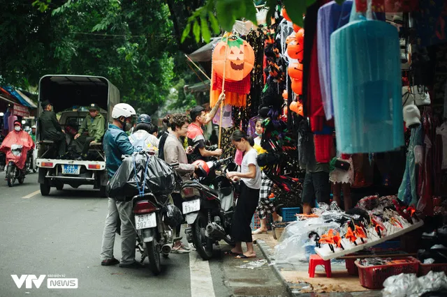 Ma quỷ tràn ngập phố Hàng Mã dịp Halloween - Ảnh 3.