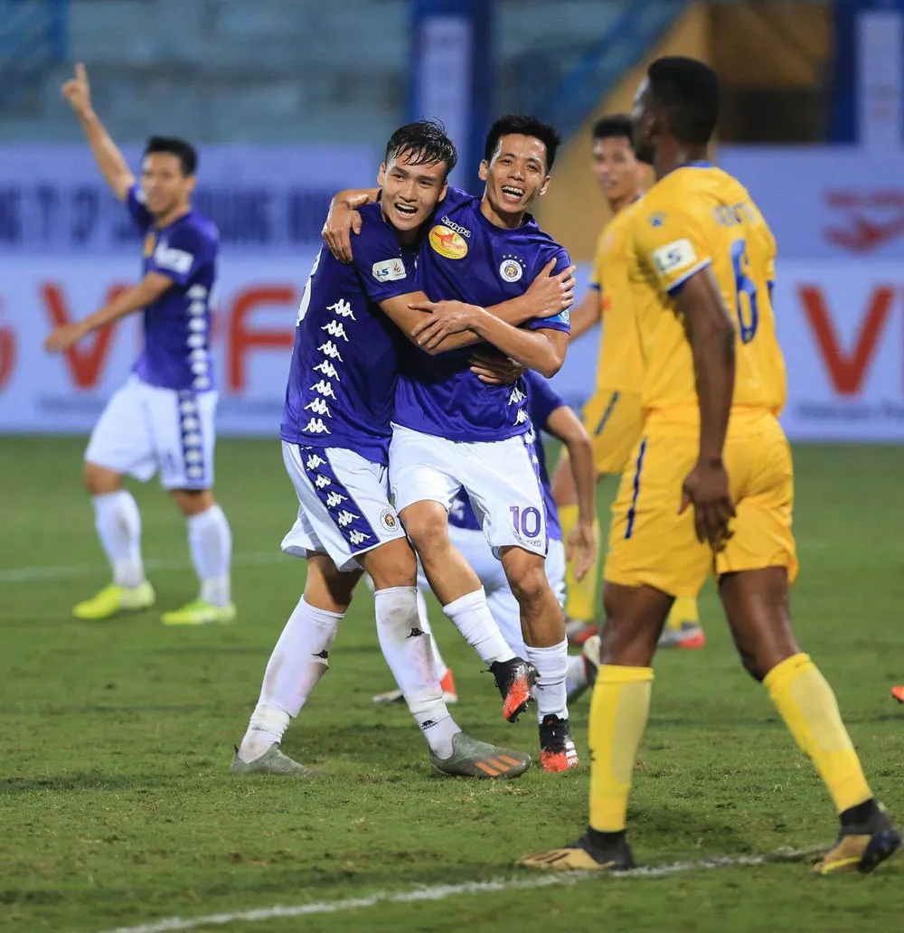 V.League 2020 khởi tranh: Hấp dẫn cuộc đua song mã, khó đoán đội xuống hạng - Ảnh 2.