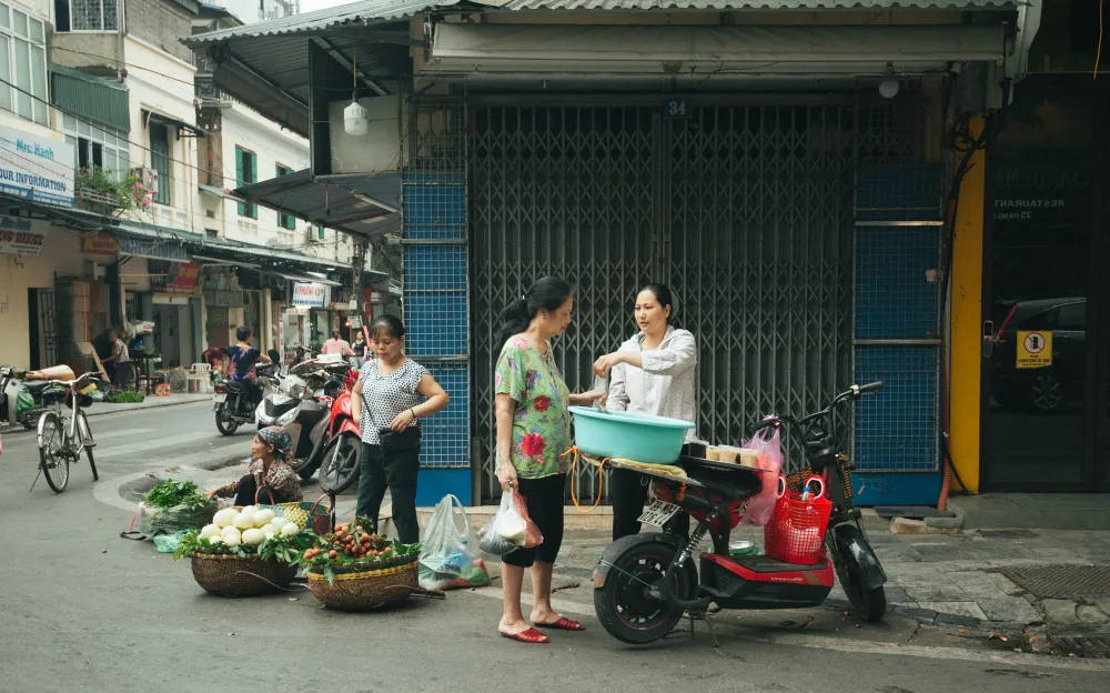 Người Hà Nội nhộn nhịp chuẩn bị tết Đoan Ngọ từ sáng sớm - Ảnh 6.