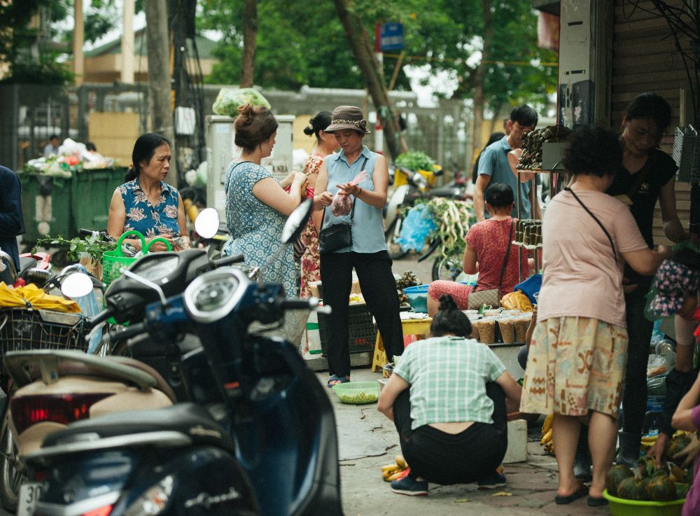 Người Hà Nội nhộn nhịp chuẩn bị tết Đoan Ngọ từ sáng sớm - Ảnh 7.