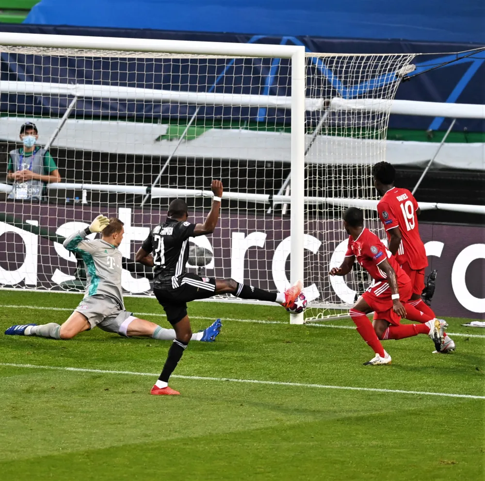 ẢNH: Gnabry rực sáng, Bayern Munich thắng thuyết phục Lyon ở bán kết Champions League - Ảnh 4.