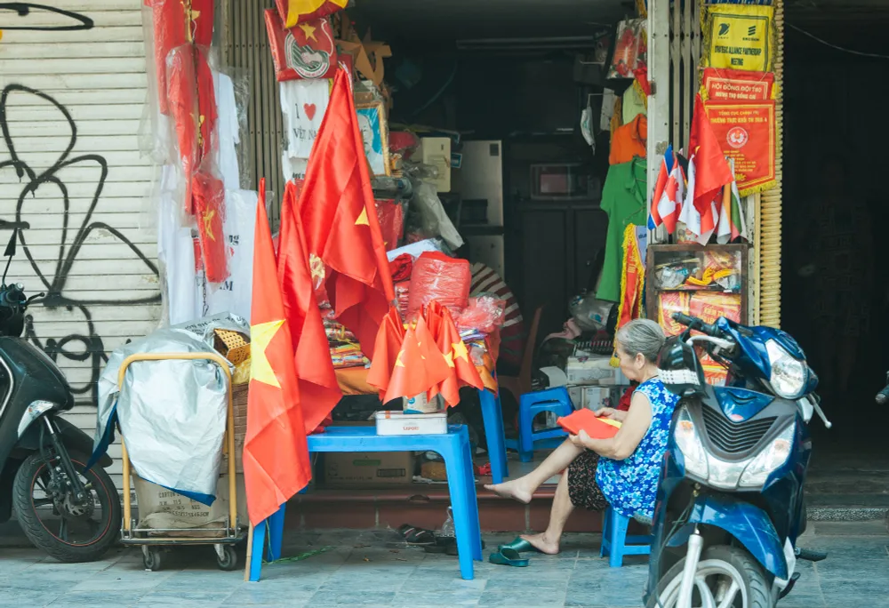 Thủ đô ngập tràn màu cờ Tổ quốc chào mừng 75 năm Quốc khánh - Ảnh 11.