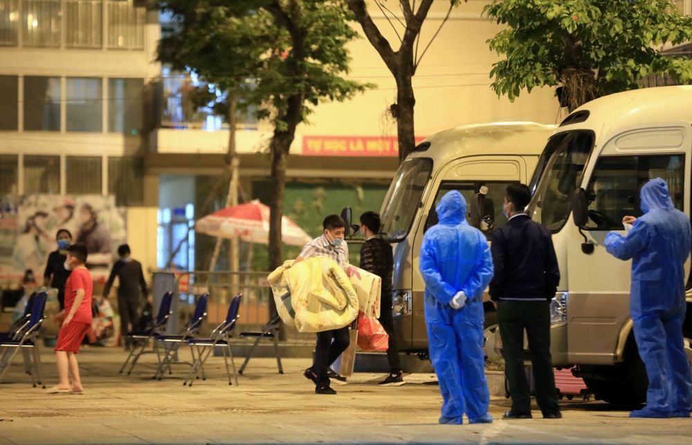 28 học sinh và phụ huynh đầu tiên ở trường Tiểu học Xuân Phương được về ăn Tết - Ảnh 8.