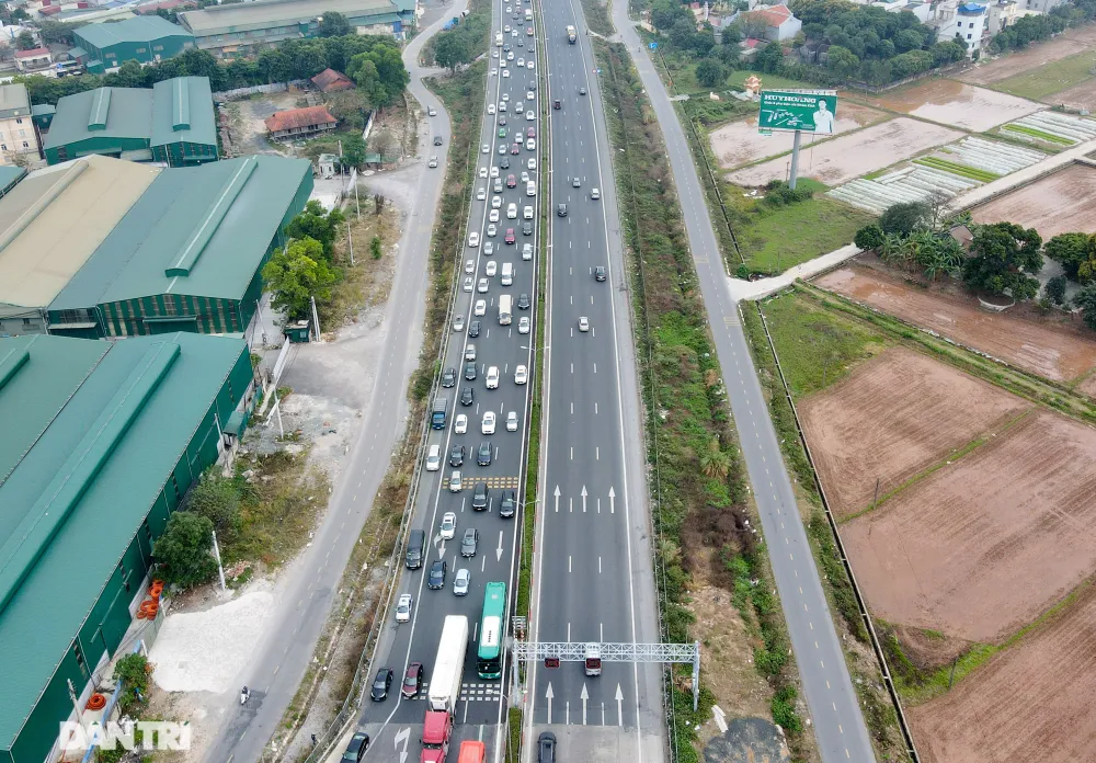 Người dân đổ về sau kỳ nghỉ Tết Nguyên đán, nhiều tuyến đường cửa ngõ Thủ đô ùn tắc - Ảnh 15.