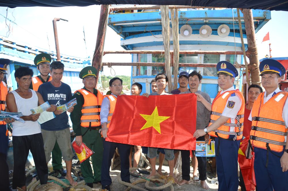 Xây dựng Cảnh sát biển chính quy, tinh nhuệ, tiến thẳng lên hiện đại - Ảnh 6.