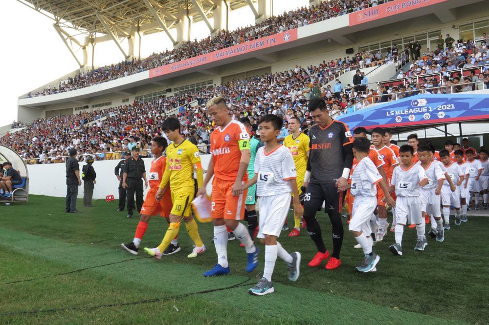 ẢNH: Hoàng Anh Gia Lai vượt qua SHB Đà Nẵng ngay tại Hoà Xuân, giành lại ngôi đầu V.League 2021 - Ảnh 1.