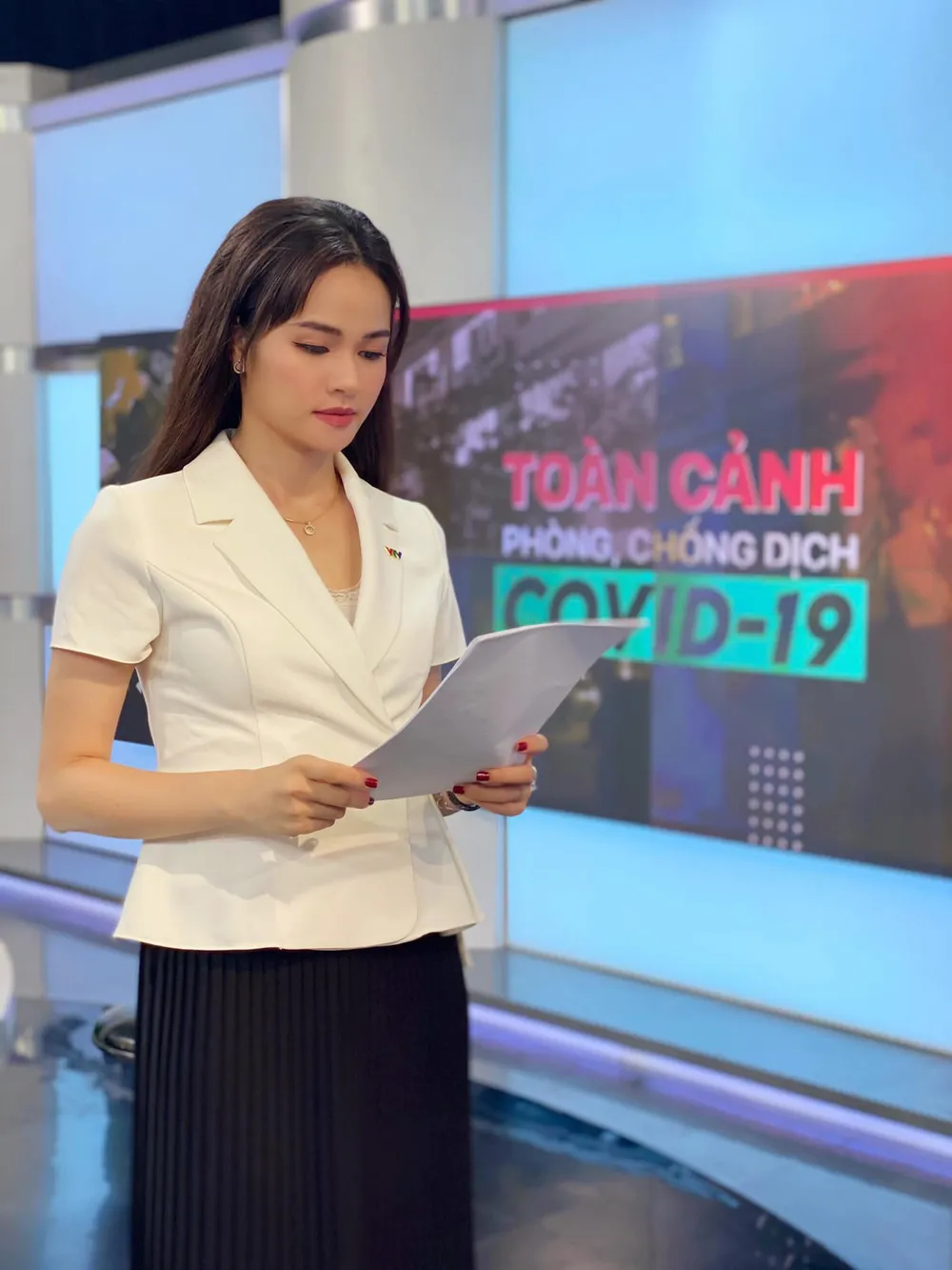 Ngắm mệt nghỉ gần trăm set đồ diện trên sóng của BTV Thu Hương - Ảnh 34.