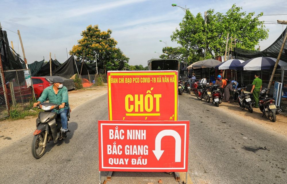 Huyện Đông Anh lập chốt kiểm soát chặt chẽ khu vực giáp ranh Hà Nội - Bắc Ninh - Ảnh 12.