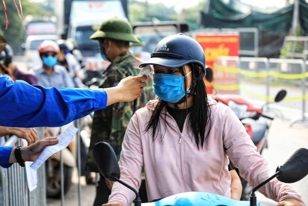 Huyện Đông Anh lập chốt kiểm soát chặt chẽ khu vực giáp ranh Hà Nội - Bắc Ninh - Ảnh 6.