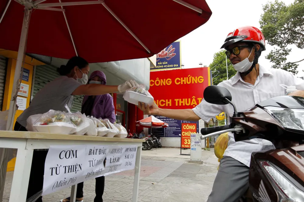 Quyết liệt vào cuộc, tận dụng “thời gian vàng” để đẩy lùi COVID-19 tại TP Hồ Chí Minh - Ảnh 6.