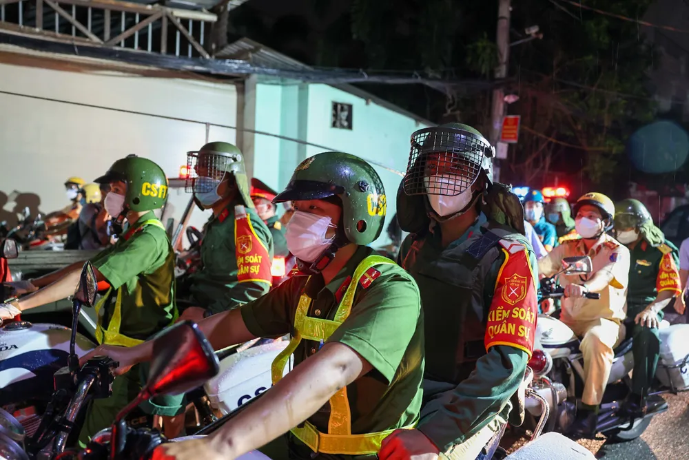 TP Hồ Chí Minh vắng bóng người ngày đầu siết chặt quy định ai ở đâu ở yên đó - Ảnh 29.