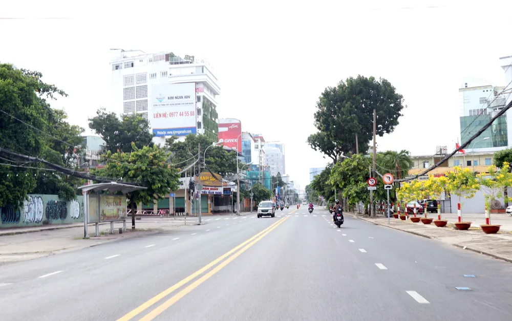 TP Hồ Chí Minh vắng bóng người ngày đầu siết chặt quy định ai ở đâu ở yên đó - Ảnh 16.