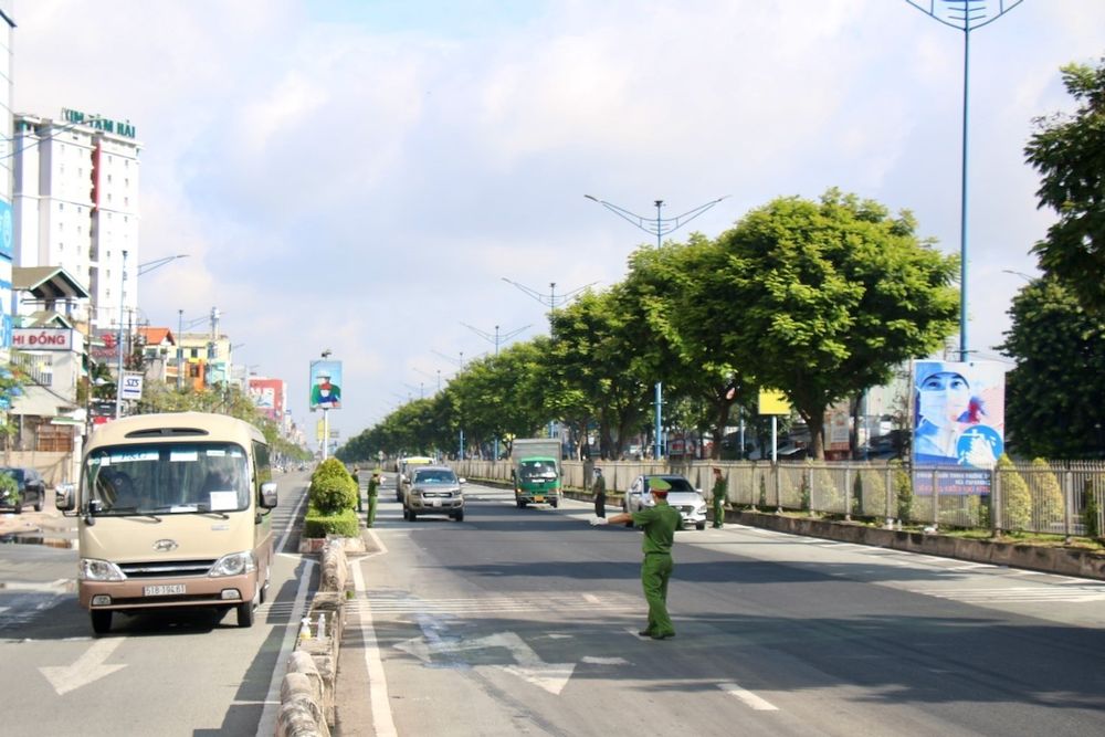 TP Hồ Chí Minh vắng bóng người ngày đầu siết chặt quy định ai ở đâu ở yên đó - Ảnh 5.