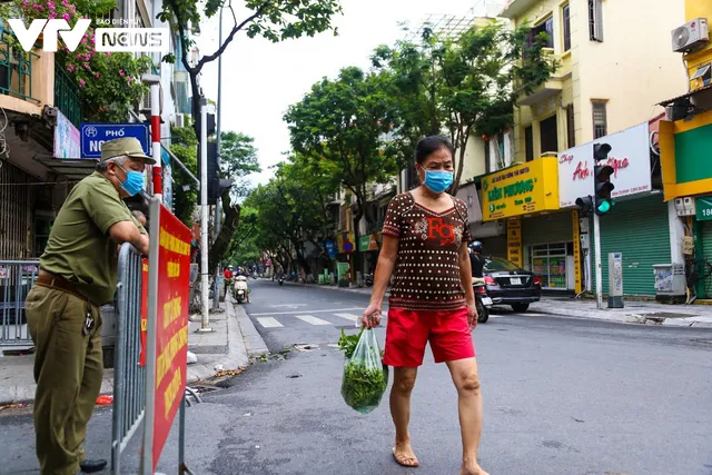 Xét nghiệm cho hàng nghìn người dân sống quanh khu vực chợ Ngọc Hà vì liên quan ca mắc COVID-19 - Ảnh 2.